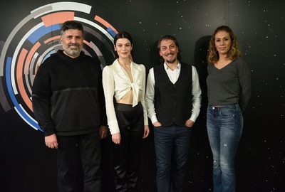 Capa da minissérie Ask Tesadufleri Sever LEGENDADO
